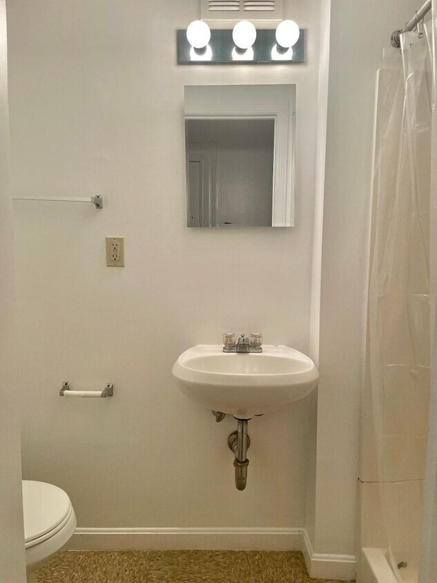 Foto del edificio - 1077 Beacon St