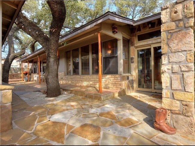 Building Photo - 16 Lone Star Trail