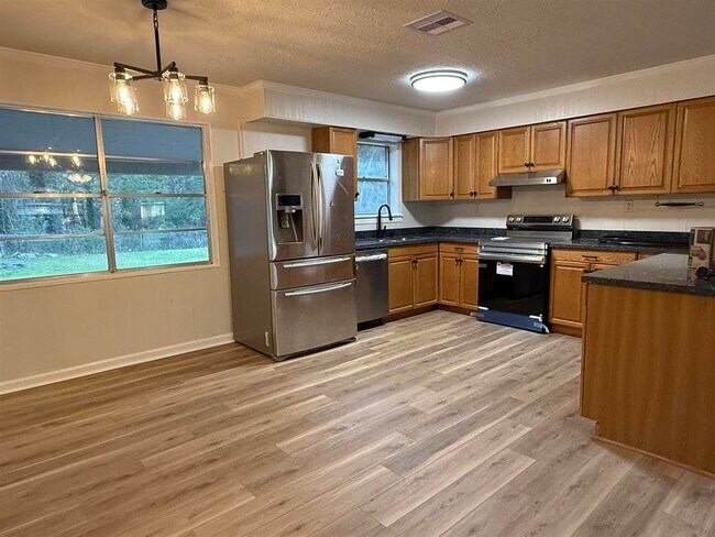 Building Photo - 917 W Wildwood Dr