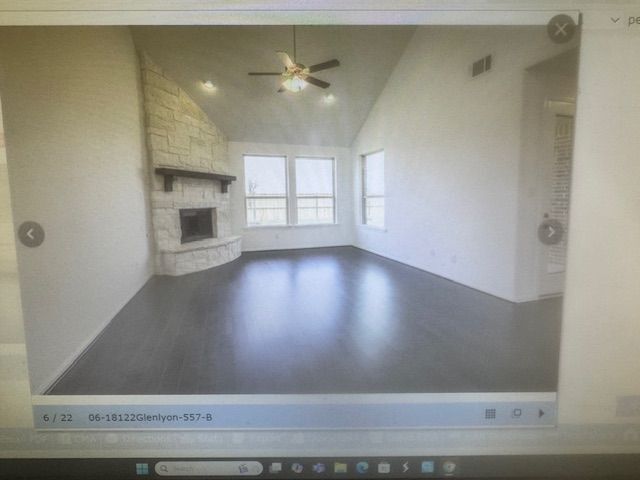 Foto del edificio - 18122 Glenlyon Dr