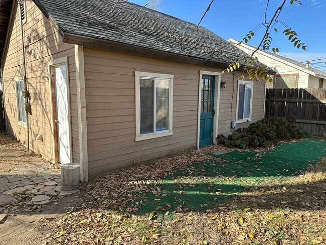 Building Photo - NW Beautiful Studio For Rent