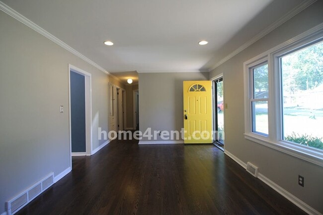 Building Photo - 7605 Colonial Dr