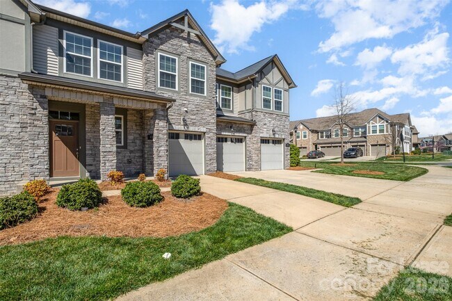 Foto del edificio - 9320 Glenburn Ln