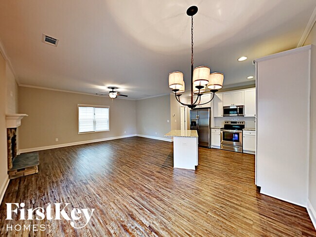 Building Photo - 22E E Newnan Rd