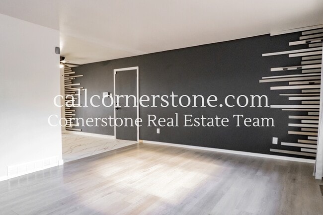 Building Photo - 1320 Verde Dr