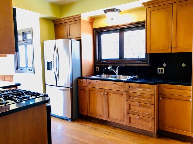 Building Photo - 528 Birmingham Dr