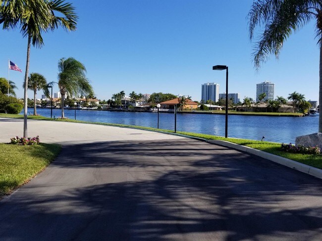 Foto del edificio - 6207 Bay Club Dr