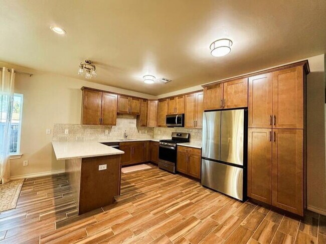 Building Photo - 3 Bed 2 Bath in NW OKC