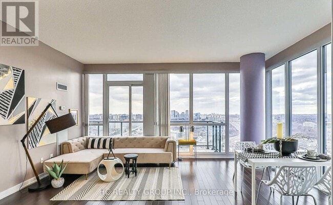 Photo du bâtiment - 121 McMahon Dr