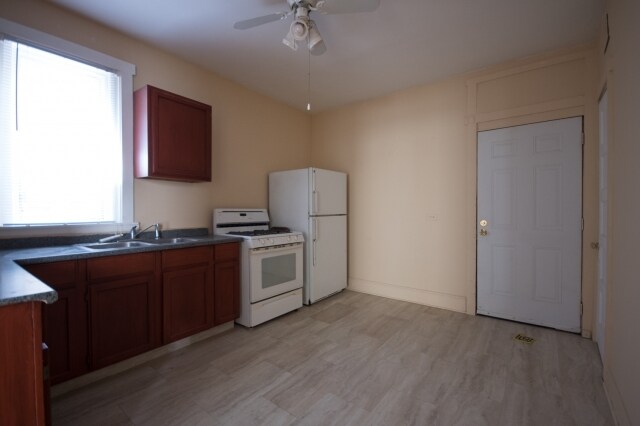 Foto del edificio - 3730 W Dickens Ave