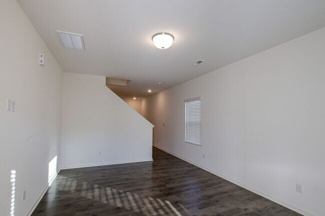 Foto del edificio - 3BD/2.5BTH Townhome - Belmont - AVAILABLE ...