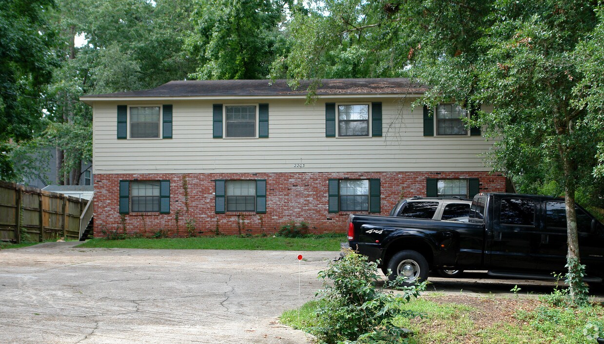 Foto del edificio - 2203 Claremont Ln