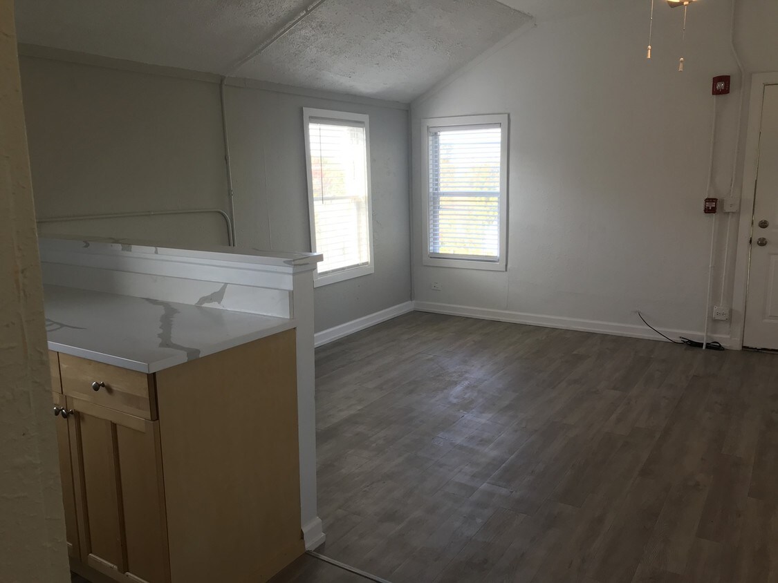 913 S State St, Lockport, IL 60441 Room for Rent in Lockport, IL