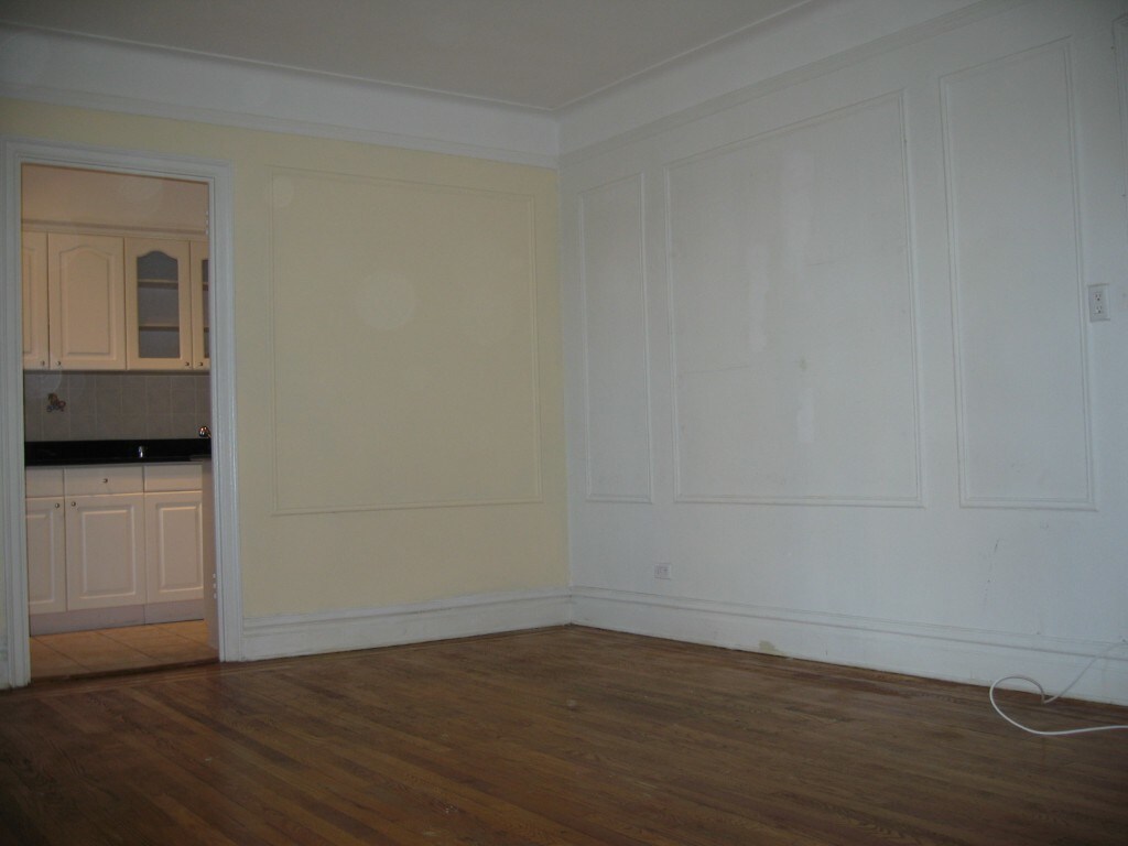 Foto principal - 7234 Austin St