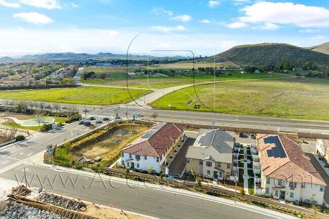 Foto del edificio - Dreamy 2-Story, 3 Bed/2.5 Baths Townhome I...