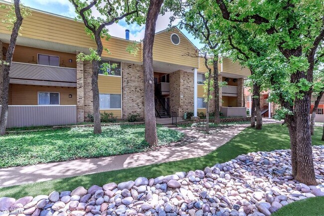 Building Photo - 3 br, 2 bath Condo - 1301 Park Place Blvd ...