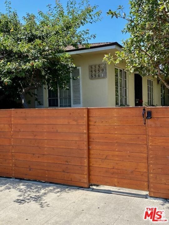 Building Photo - 5561 Inglewood Blvd