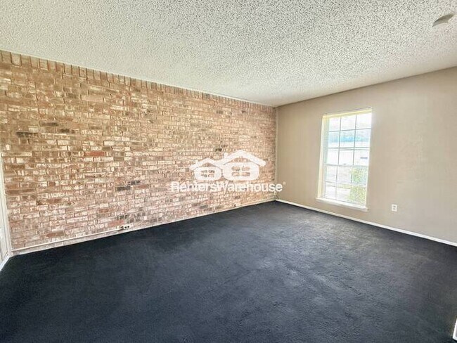 Foto del edificio - Duplex Ready for Move-in