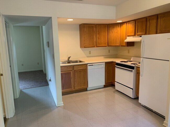 Building Photo - 1414 Varsity Ln