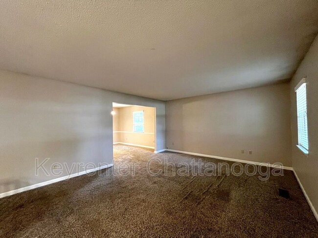 Foto del edificio - 9120 Pine Ridge Rd