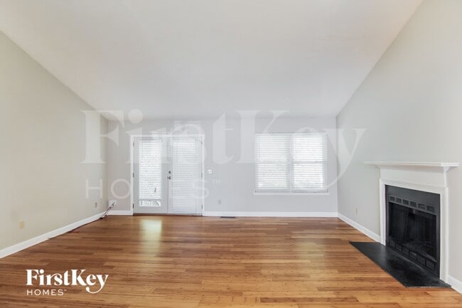 Building Photo - 675 Woodcrest Manor Dr