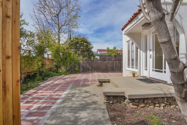 Building Photo - 2019 18th St