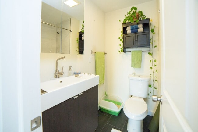 Photo - 3006 W Girard Ave Apartment