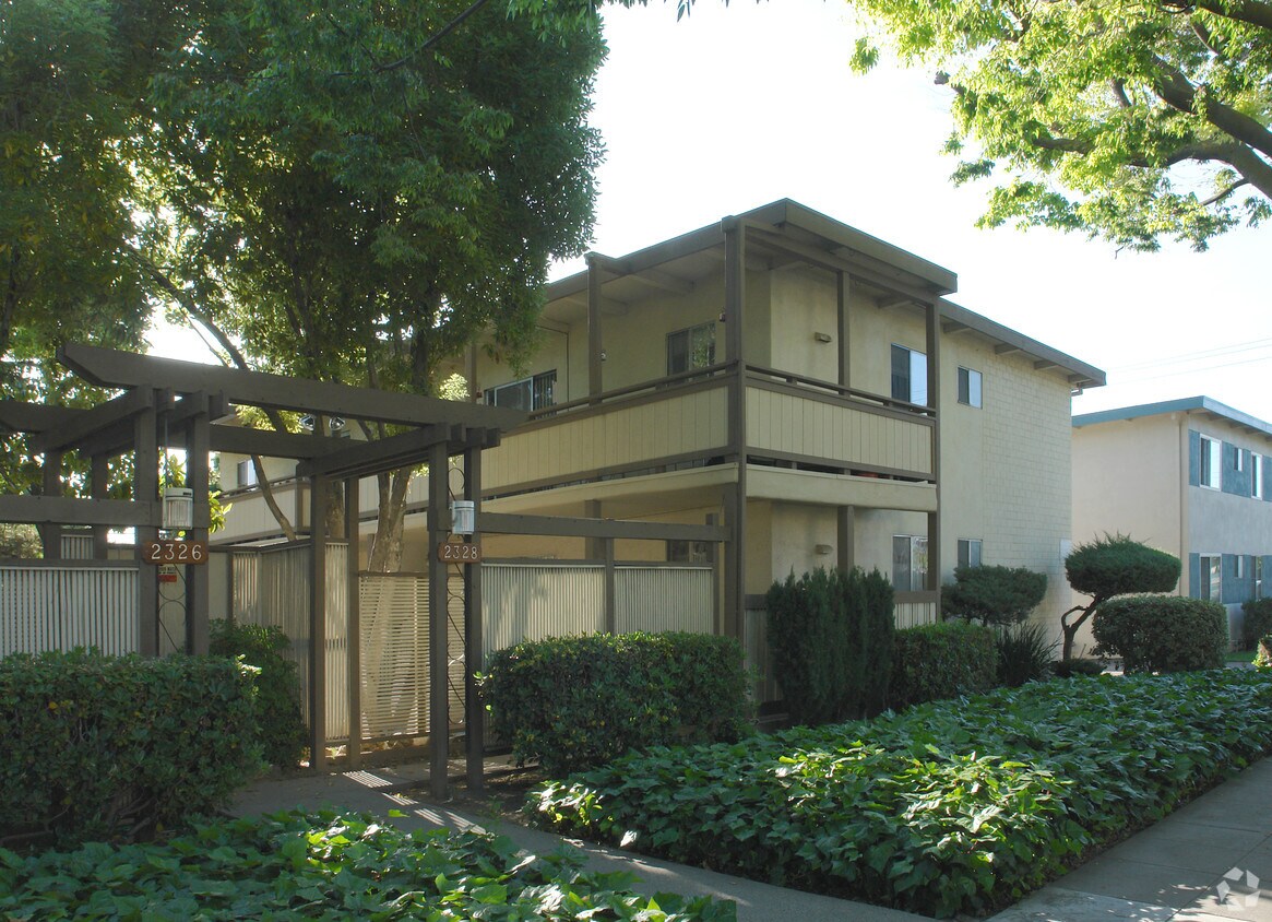 Building Photo - 2326-2328 Pauline Dr