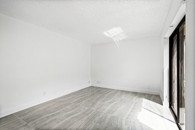 Foto del edificio - 1624 Forest Lakes Cir
