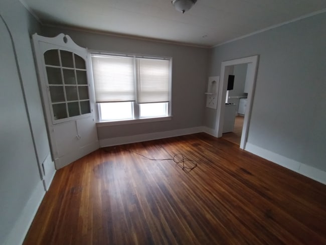 Foto del edificio - 246 W 6th St