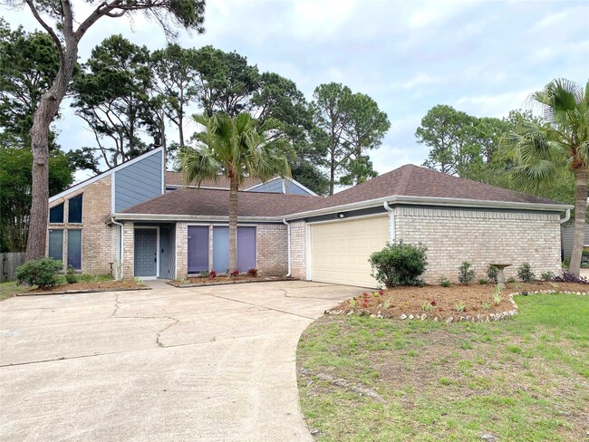 Foto del edificio - 14934 Elmont Dr