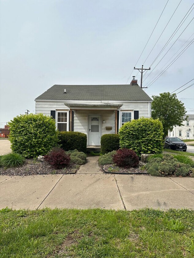 Primary Photo - Recently remodeled 3-bedroom, 1.5 bath in ...