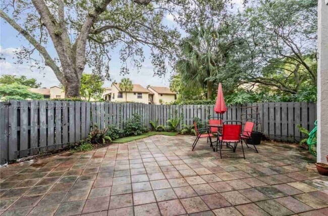 Building Photo - 3569 Cocoplum Cir