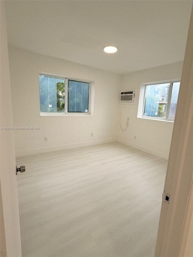 Foto del edificio - 871 SW 3rd St