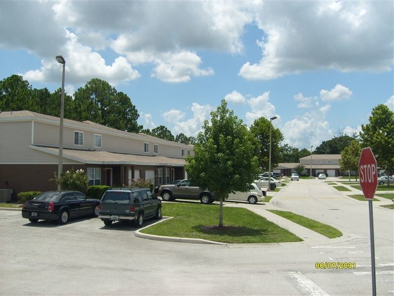Foto principal - 3 br, 2 bath Townhome - Hickory Glen Townh...