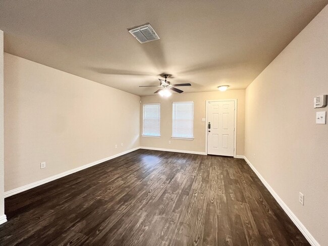 Building Photo - Cozy 3-Bedroom Home Near Naval Air Station