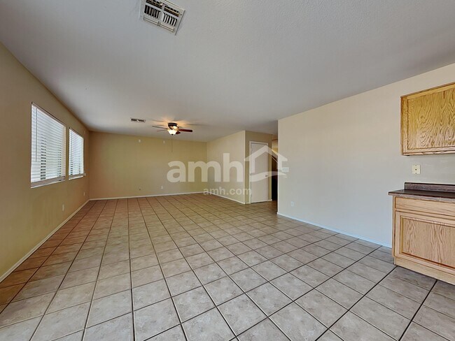 Foto del edificio - 1102 E Renegade Trl