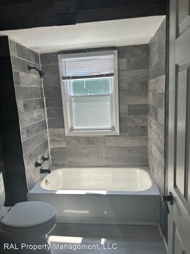 Foto del edificio - 3 br, 1 bath House - 401 E 123rd St