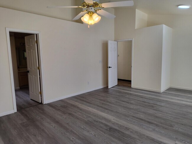 Building Photo - 382 E Marina Cir
