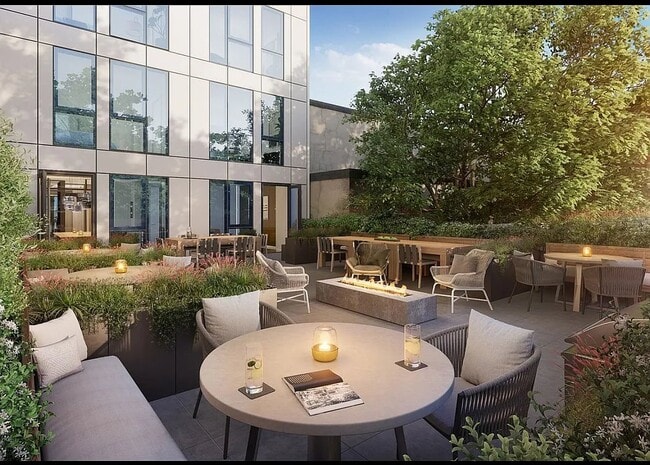 Building Photo - 300 W 30th St