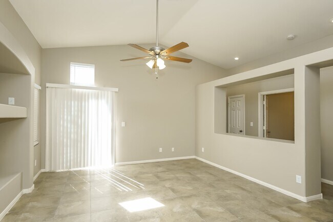 Foto del edificio - 10081 Yellow Canary Ave