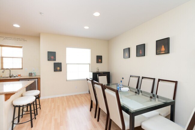 Foto del edificio - 3 Bedroom Townhome in the Escala Community of Mission Valley