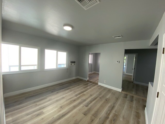Foto del edificio - 1413 N Kingsley Dr