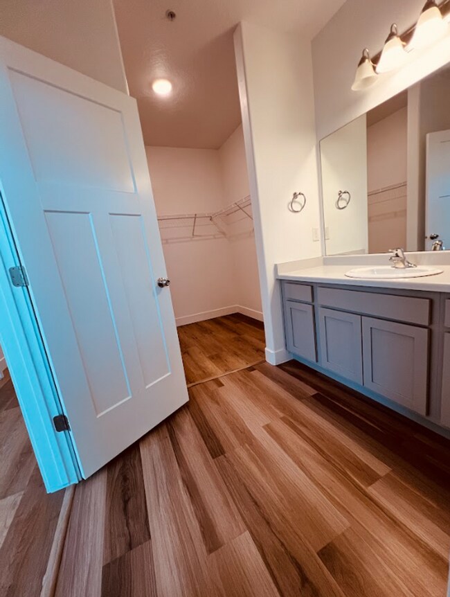 Building Photo - Your Vineyard Home – 3?Bed, 2?Bath Condo