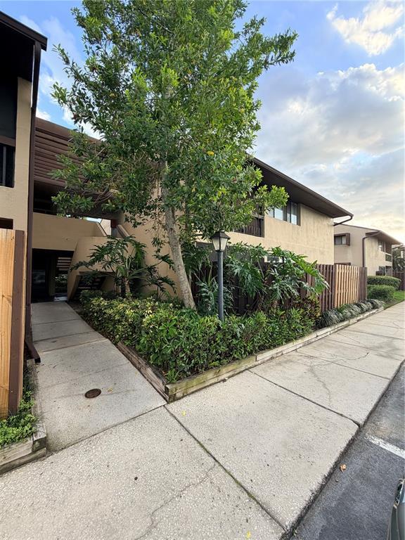 Foto del edificio - 720 N Village Dr