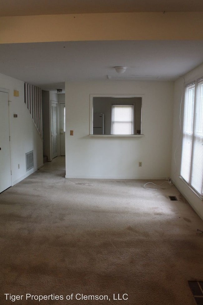 Building Photo - 2 br, 1.5 bath Room For Rent - 113 Clemson St
