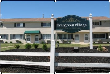 Foto principal - Evergreen Village Apartments & Townhouses
