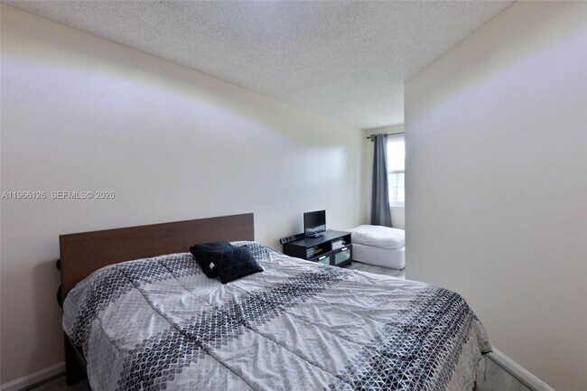 Foto del edificio - 9925 NW 57th Manor