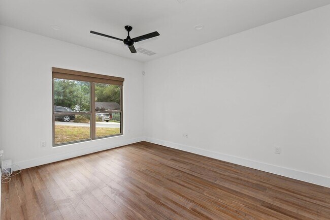 Foto del edificio - 1193 E M. Franklin Ave