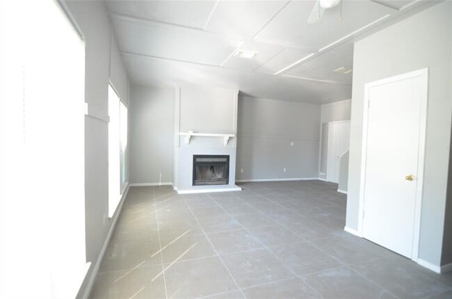 Building Photo - 11043 Albury Dr